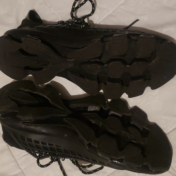 Shoes - Picture 2 of 4